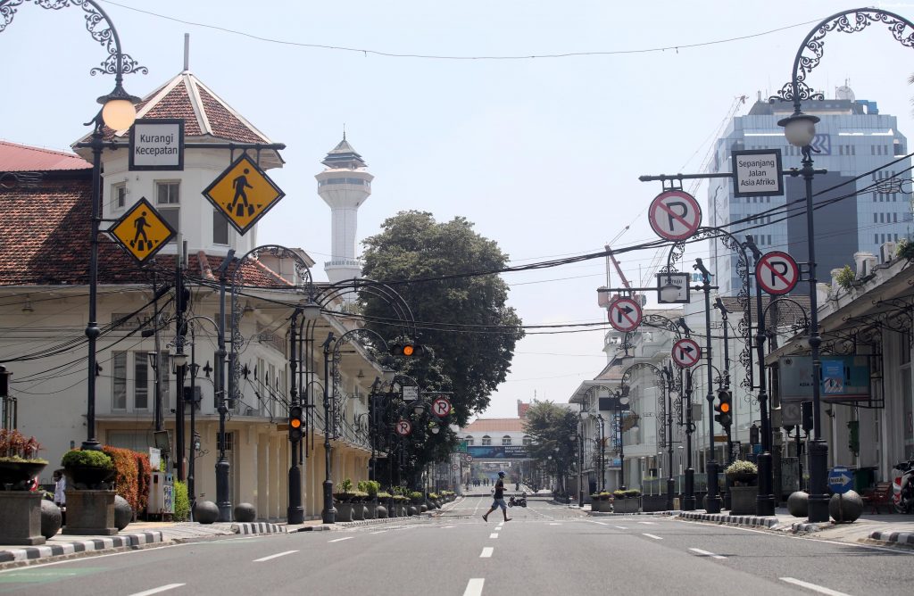 Menggambarkan Suasana 'Bandung'.